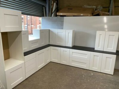 White Woodgrain Shaker Style Ex Display Kitchen & White Matching Units