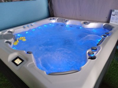 Dreamspas Ex Display Hot Tub Sale
