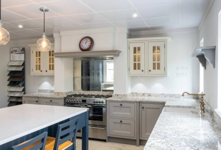 Burbidge Tetbury In Frame Ex Display Kitchen