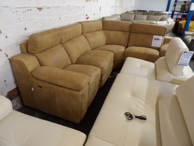 New Trend Ex-Display Corner Sofa to Clear