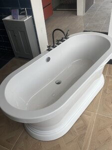 Ideal Standard Calla Bath Ex-Display Brand New