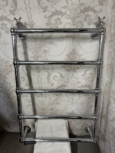 Fired Earth Flow Heated Towel Rail Chrome Ex-Display 920mm X 650mm