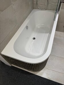 Ex-Display Adamsez Initial Curved Bath 1700x750mm White Acrylic