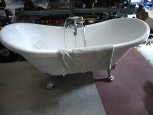 Ex-Display Victoria Double Ended Slipper Bath 1750