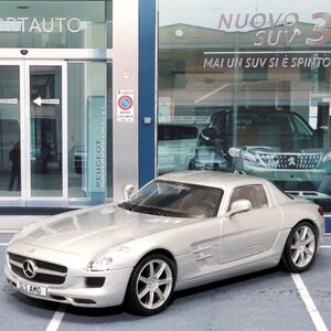 Deagostini Mercedes SLS AMG Silver 1:43 Scale Die-cast Model Ex-Display Car