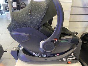 Egg Car Seat And Isofix Base – Black Geo, Ex-Display