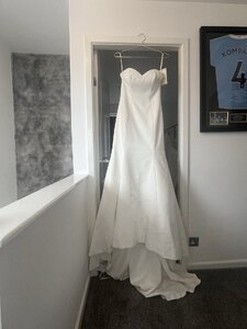 Sincerity Wedding Dress, New with Tags, Ex-Display, Size 12, Ivory