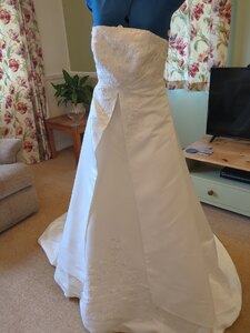 Strapless Ivory Wedding Dress, Size 8, Ex-Display in Good Condition