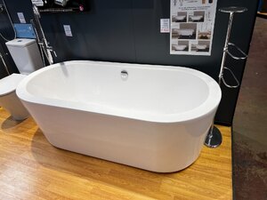 Ex-Display Freestanding Bath Ideal Bathrooms Pebble Bath