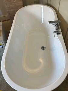 Ex-Display Freestanding Bath Ideal Bathrooms Pebble Bath