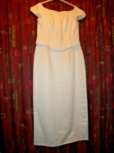 Ladies Size 18 Ivory Satin Wedding Dress Fitted with Boned Bodice New Ex-Display