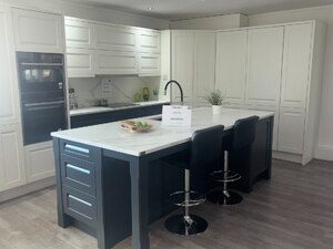 Ex-Display Sheraton Savoy Kitchen in Anthracite and White with Neff Appliances