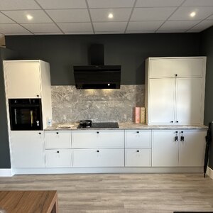 Ex-Display Masterclass Melrose Kitchen in Scotts Grey on Portland Oak with Neff Hob