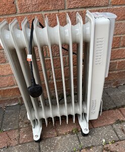 Electric Radiator Floor Standing Four Wheels Easily Movable Ex-Display 15in X 21in