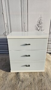Ex-Display Carolina 3 Drawer Glass Bedside Chest, White Glass Drawers
