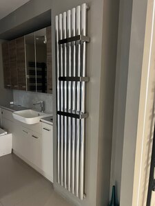 Ex-Display Reina Nevatowel Radiator 1800mm x 400mm Chrome