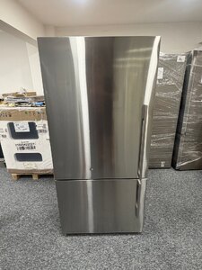 Ex-Display Fisher & Paykel Freestanding Fridge Freezer with Left Hand Hinge, Silver