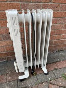 Electric Radiator Floor Standing 4 Wheels Easy Moves 12
