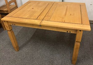 Corona Small Extending Pine Dining Table (Ex-Display)