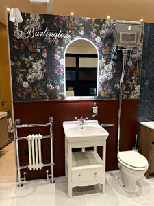 Ex-Display Burlington Traditional Five-Piece Bathroom Suite in White