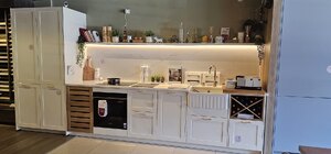 Ex-Display Shaker Style German Kitchen with Pantry
