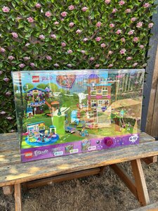 Lego Friends Ex Shop Display With Light Show Moving