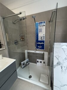 Ex-Display Crosswater Walk In Shower Glass With End Panel