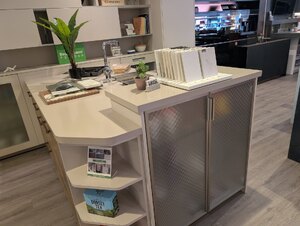 Ex-Display Kitchen Peninsular With Corian Worktop, Sink & Glass End Display Unit