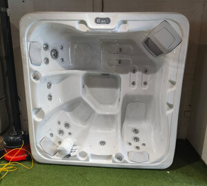 Ex-Display Palm Spas Value 5 Plus 5 Seat Luxury Hot Tub with Balboa Controls and LED Lights