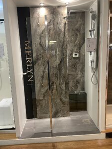 Merlyn Ex-Display Series 8 900mm Fixed Panel with 300 Swivel Panel