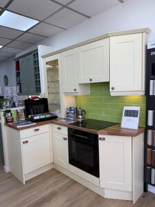 Ex-Display Shaker Vanilla Kitchen Units With Laminate Worktop