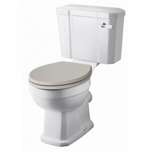 Ex-Display Harrogate Traditional Pan, Cistern and Wooden Seat in White