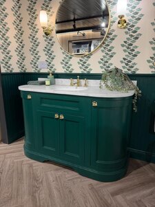 Ex-Display Burlington Freestanding 134 Curved Unit with Carrara White Worktop