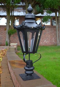 Used Ex-Display 77cm Victorian Hexagonal Driveway Pillar Light and Lantern Set