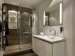 Ex-Display Shower Room