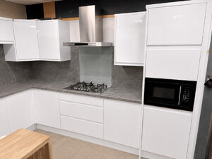 Handleless Gloss White J Groove Brand New Ex-Display Kitchen
