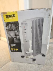 Zanussi ZOFR5004B 9 Fin Oil Filled Radiator 3 Heat Settings (Ex-Display)