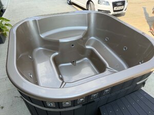 Royal Tubs Square Wood-Fired Hot Tub Ex-Demo | WPC Cladding | UV & Sand Filter