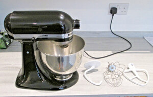 Kitchen Aid Artisan Mixer 5KSM150 Ex-Display Model with Paddle, Whisk and Dough Hook