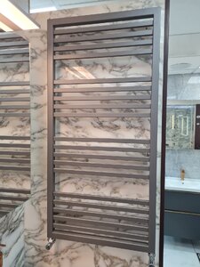 Ex-Display 1075mm High x 530mm Wide Square Towel Rail Radiator in Grey