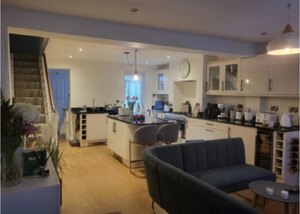 Ex-Display Kitchen With Appliances, Hotpoint Cooker, Bosch Dishwasher, Sink Tap