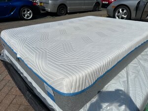 Ex-Display Tempur Cloud Elite Double Mattress, Soft Rating, 135x190x25cm