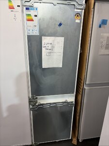 Siemens Is-500 Ki86saf30g Integrated 70/30 Fridge Freezer New Ex-Display