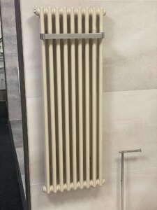 Zehnder Ex-Display Charleston Bar Radiator, Collection Only
