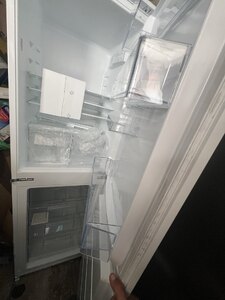 Ex-Display Electrolux LNS5LE18S5 B/I Low Frost 50/50 Fridge Freezer - Collection